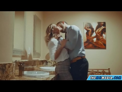 ❤️ Nalika pirang semok seduces sampeyan ing toilet umum ️ Video seks ing kita% jv.fullsexmovs.ru% ️❤
